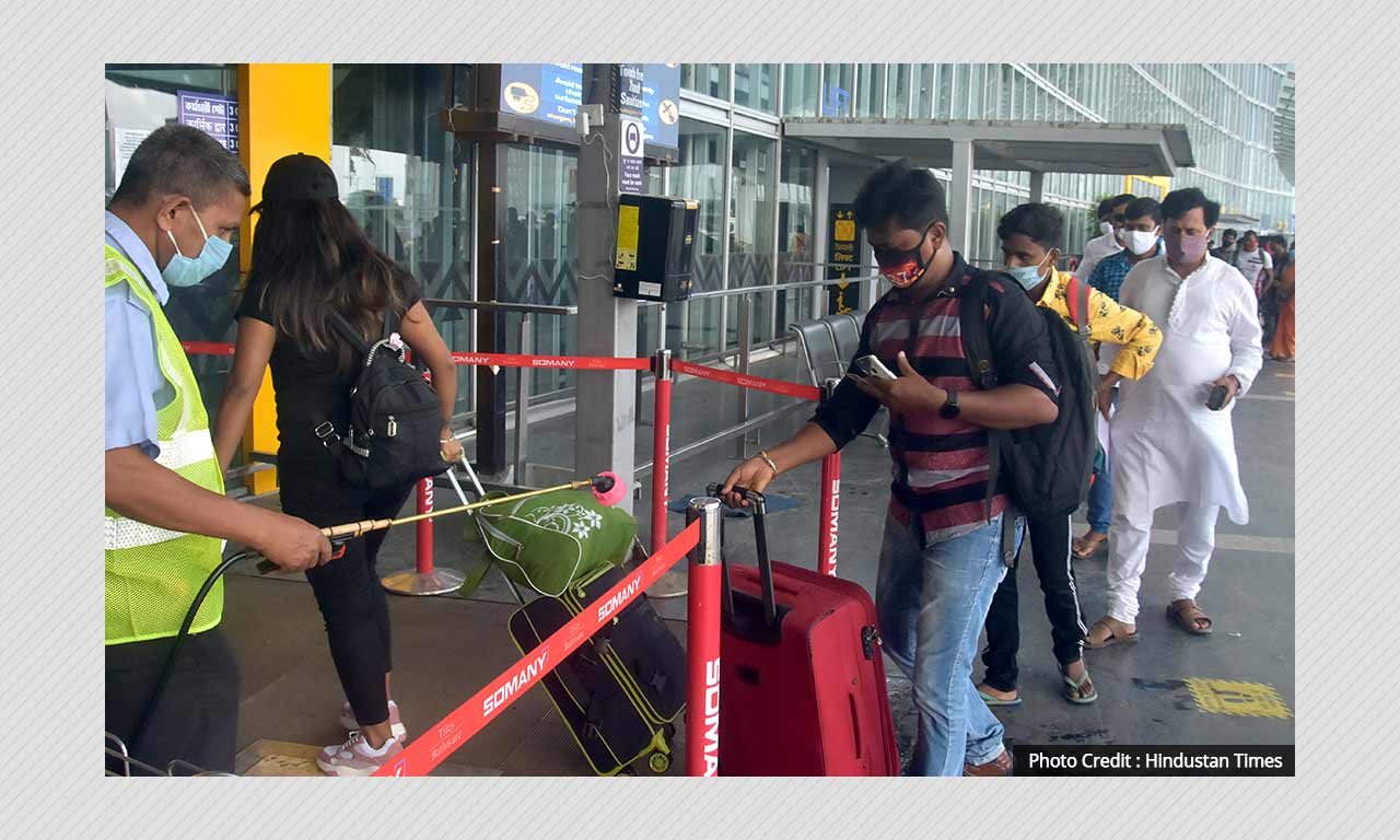 Long Queues, Chaotic Airports: New Covid-19 Rules Confuse Travellers