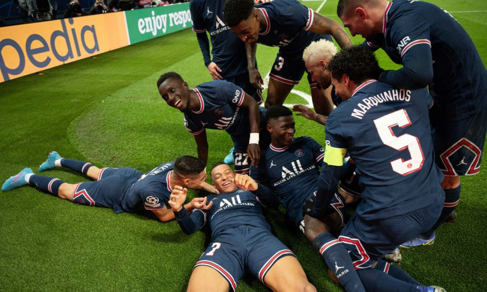 Champions League Round Of 16 Psg Edge Past Real Madrid City Run Past Sporting Boom