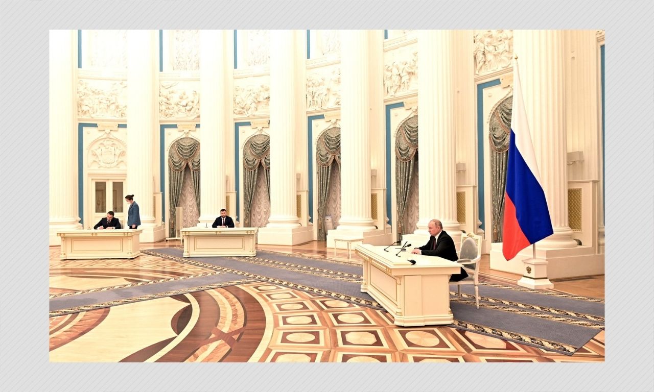 In Grand Setting Putin Signs Decree Recognising Ukraines Two