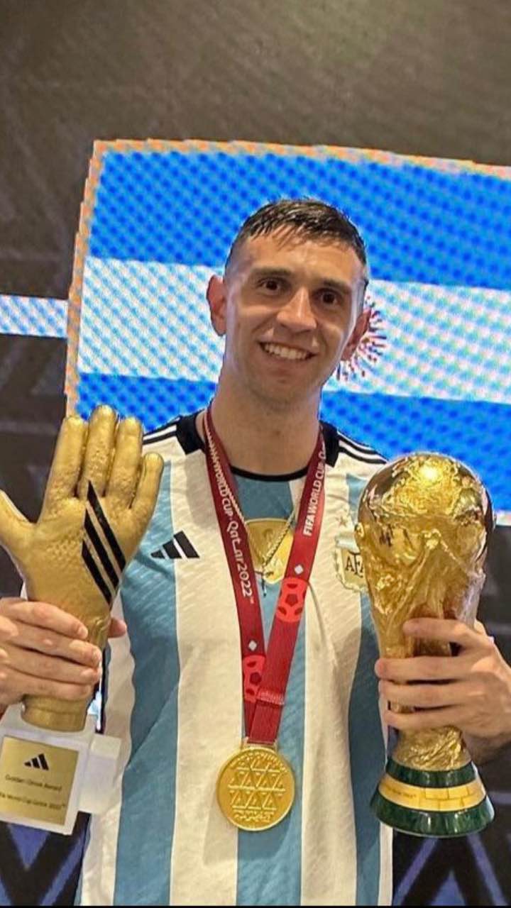 French Were Booing': Argentina Goalkeeper Emiliano Martinez On 'Obsene'  Gesture With Golden Glove