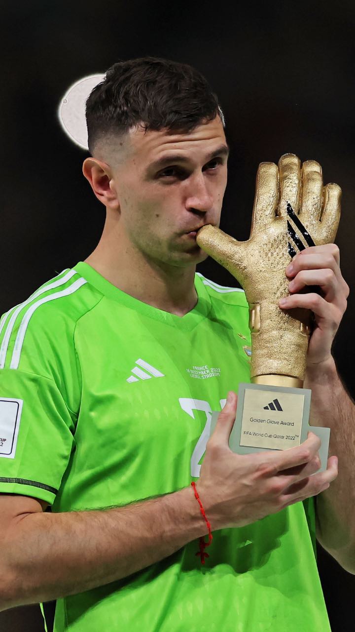 Emiliano Martinez Golden Glove Trophy World Cup Argentina goalkeeper F –  Meme Mafia