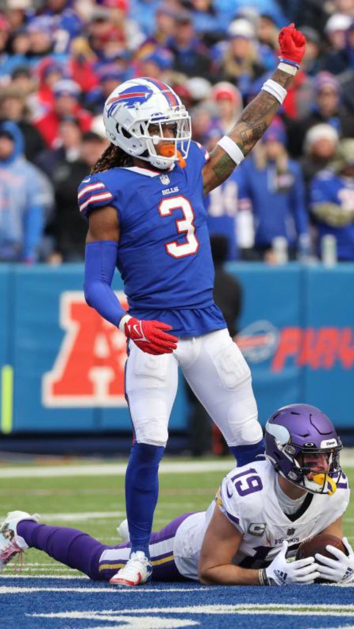 Buffalo Bills star Damar Hamlin suffers cardiac arrest as NFL game