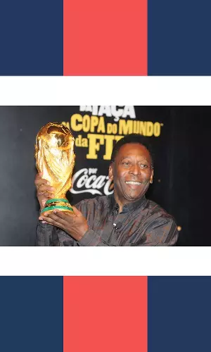 Fact Check: Don't fall for morphed picture of Pele mourning at