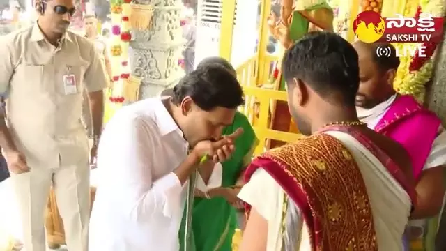 Visuals of Reddy drinking charanamrit at the 2:59 minute mark